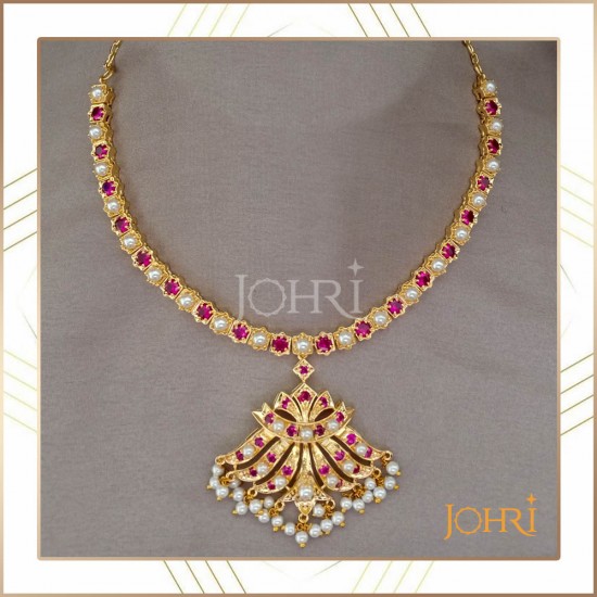 Gold ruby necklace